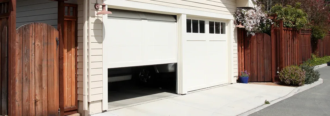 Repair Garage Door Won't Close Light Blinks in Apopka, Florida